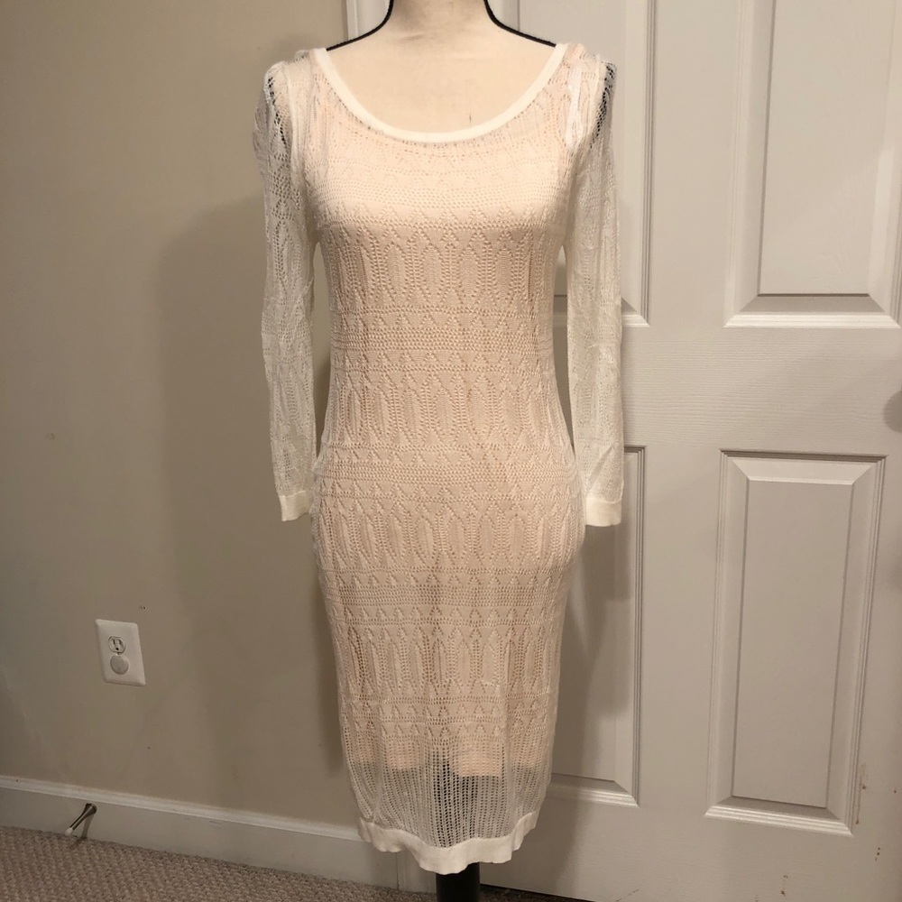 😍 NWOT Striking Bebe Crochet Dress